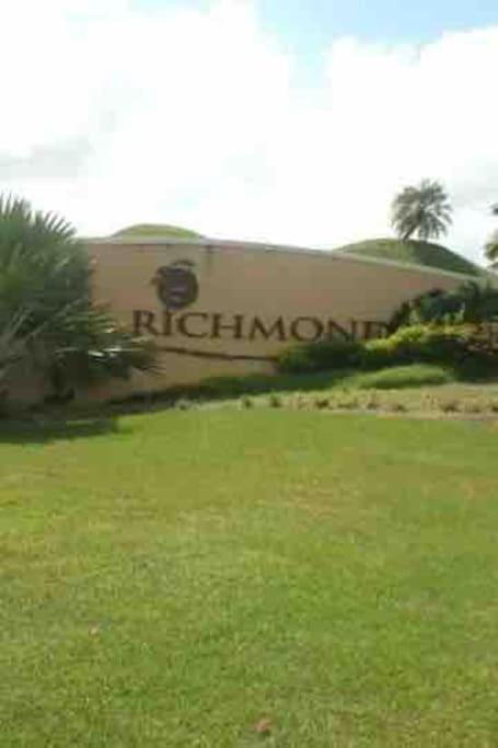 Sunset Palms & Villa Management Ltd Richmond Bagian luar foto